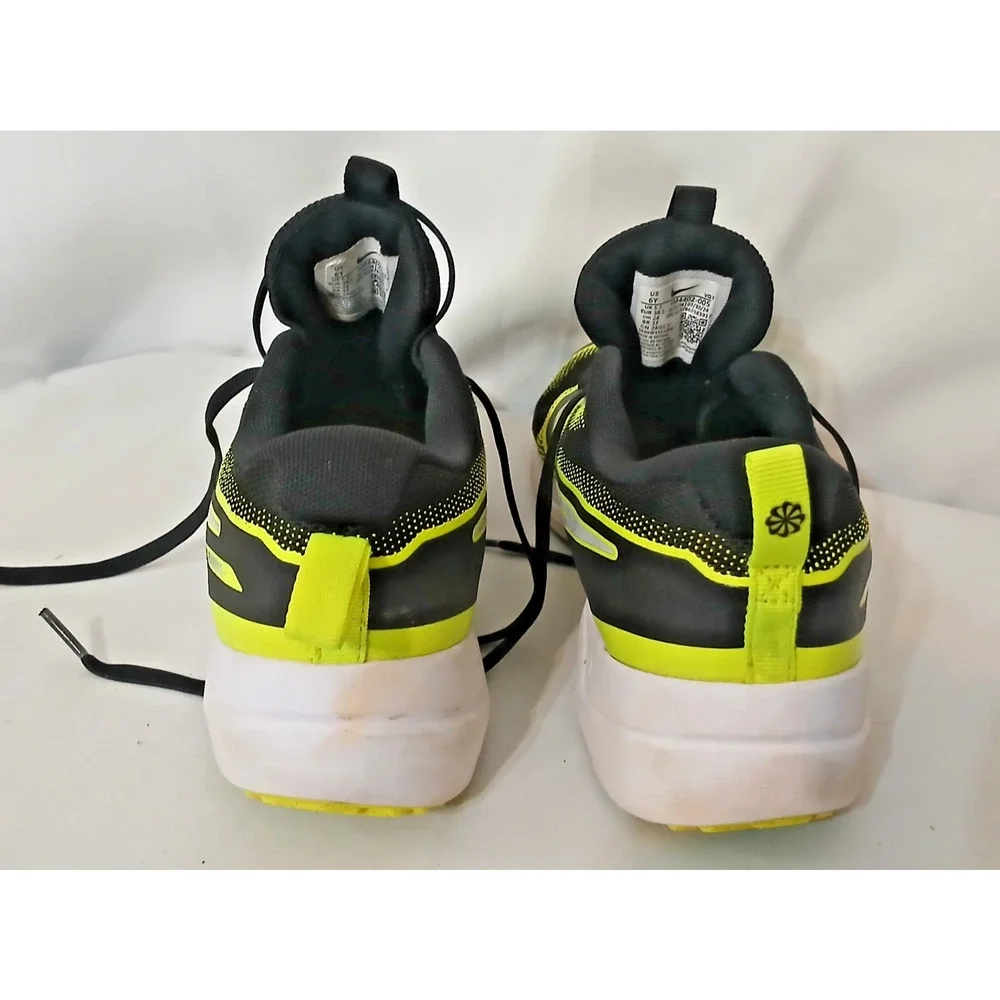 Nike Cosmic Runner Big Kids Running Shoes Youth 6/Mens 6 Neon Durable Futuristic